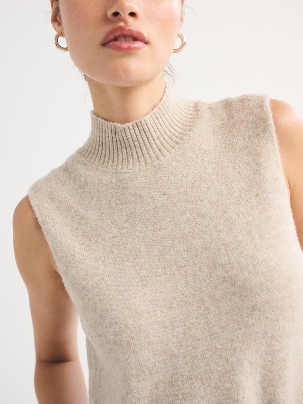 Abercrombie Merino Wool Blend Turtleneck Sweater Tank in Oatmeal (Size M)